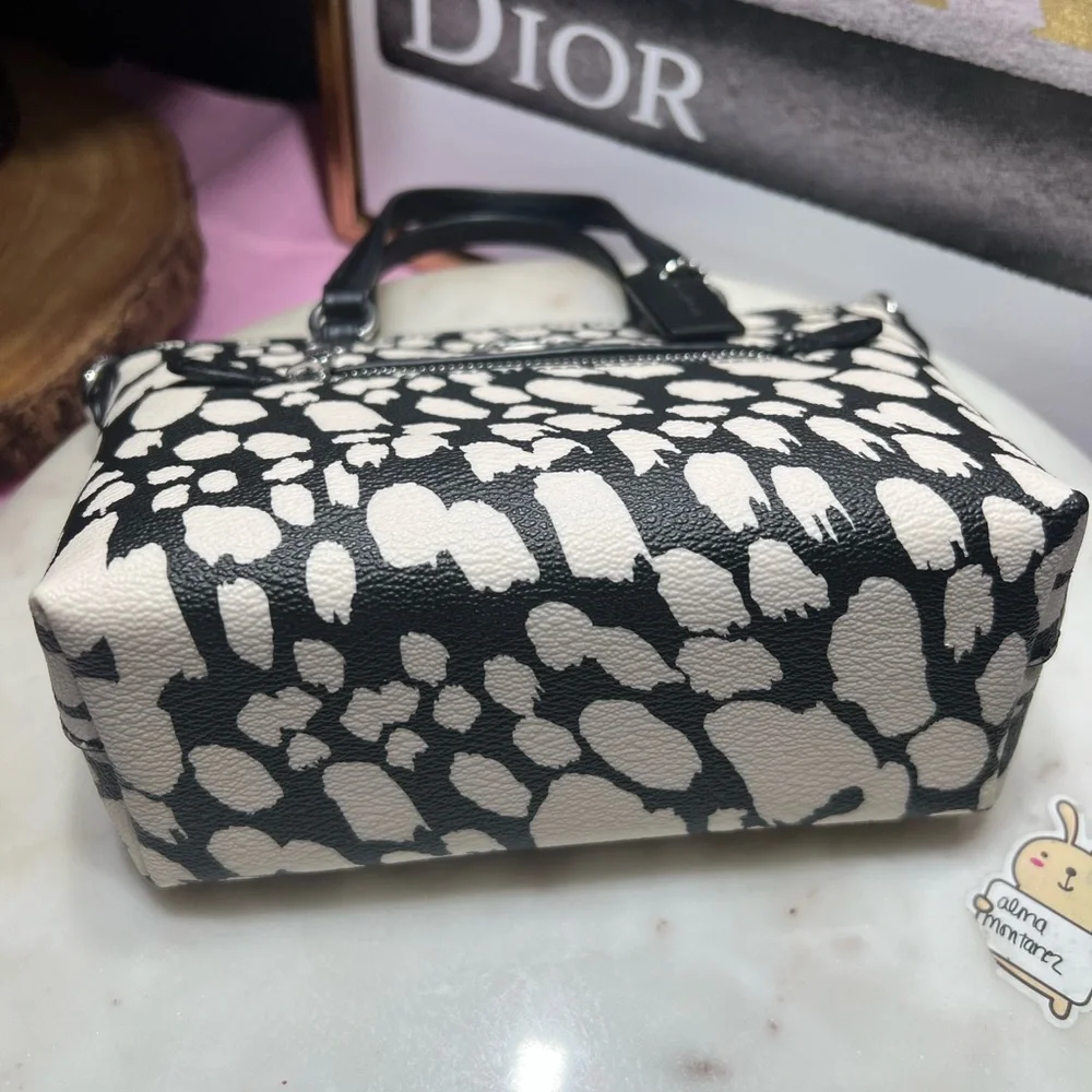 Coach Mini Gallery Crossbody spotted animal print black/chalk NWOT - Picture 10 of 14